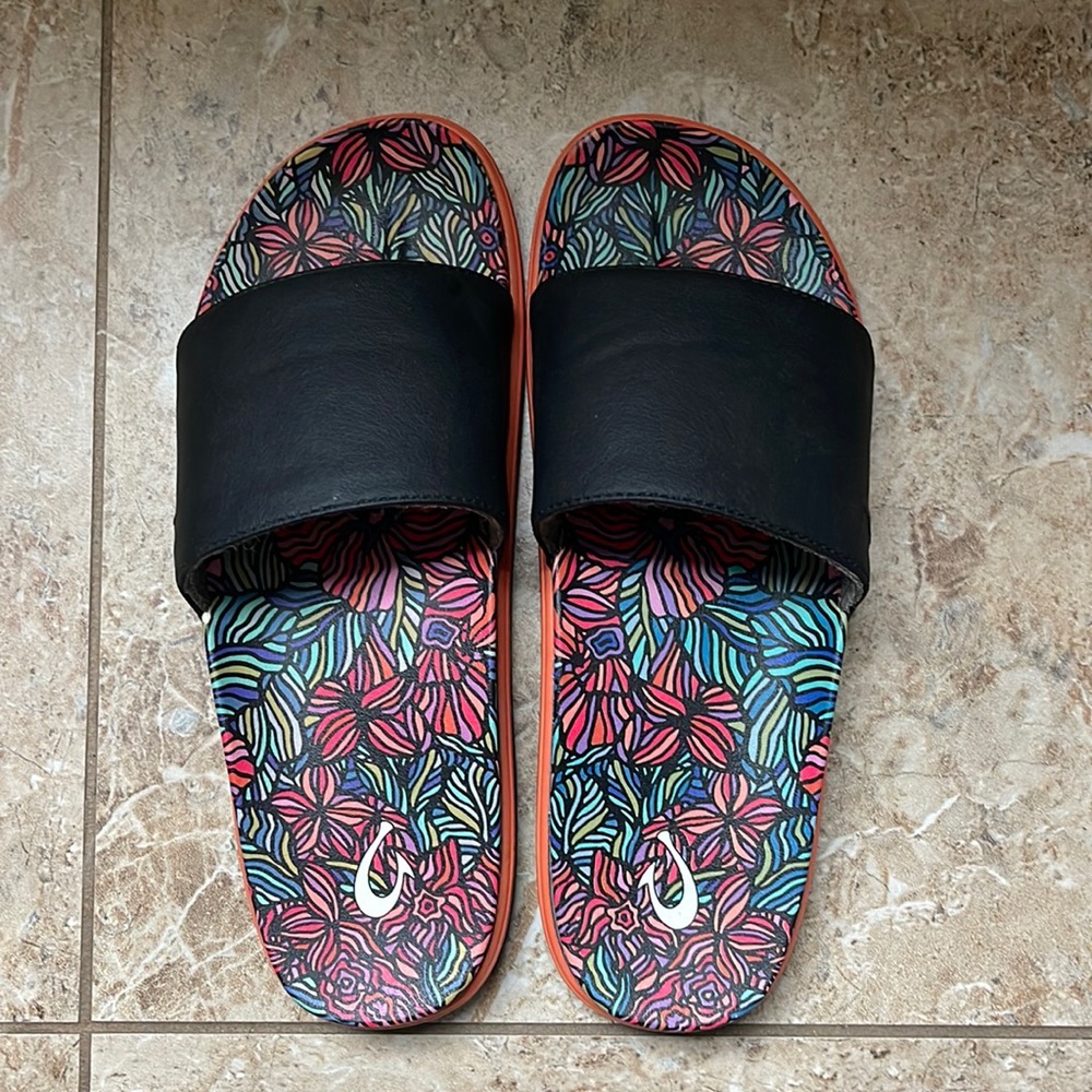 Olukai womens size 8 slides